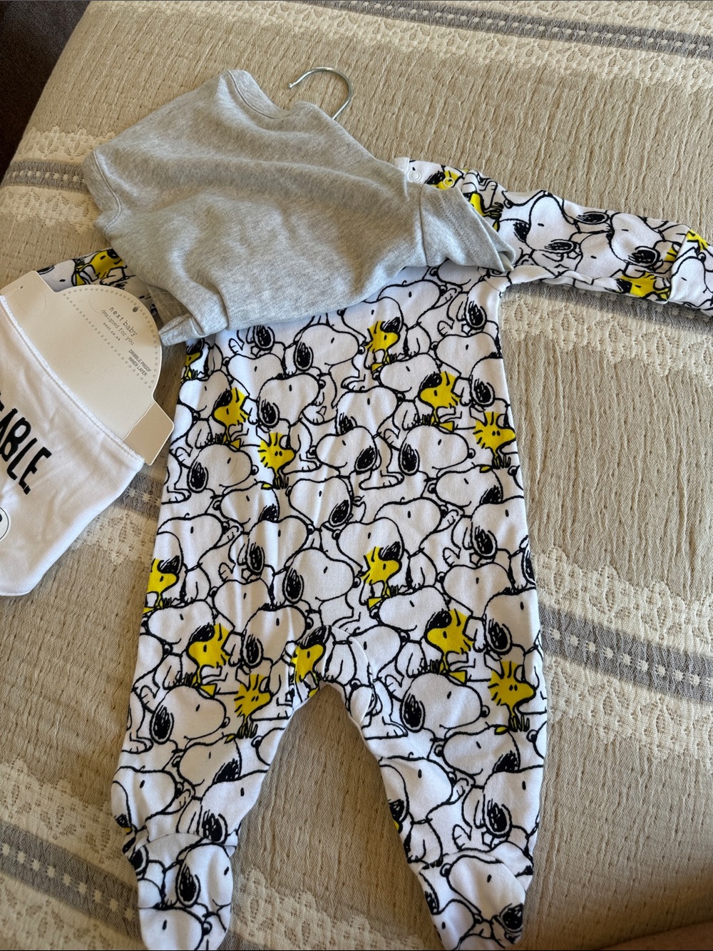 Adorable Brand New 2 Piece Peanuts Baby Girl or Boy One-Piece Footie Set - Picture 5 of 7
